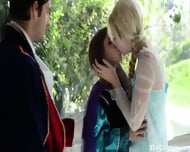 Frozen – Elsa Anna Cosplay Threesome
